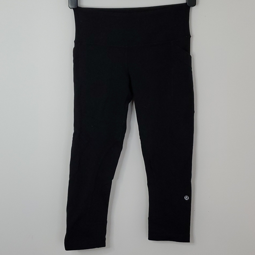 Lululemon black size 4 cropped leggings